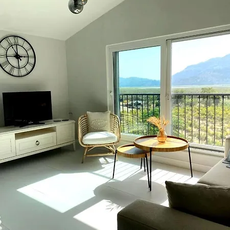 Airport Blue Eye Apartment: Convenient Stopover *