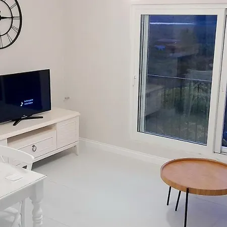 Airport Blue Eye Apartment: Convenient Stopover Apartment *