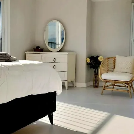 Airport Blue Eye Apartment: Convenient Stopover *