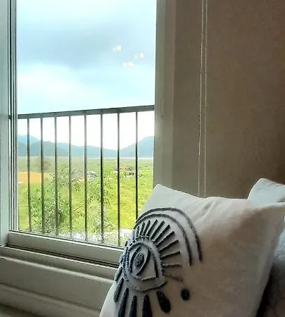 Airport Blue Eye Apartment: Convenient Stopover