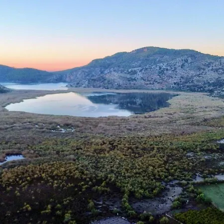 Airport Blue Eye 5 Km Form Airport شقة *