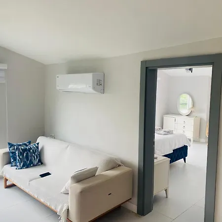 Airport Blue Eye Apartment: Convenient Stopover