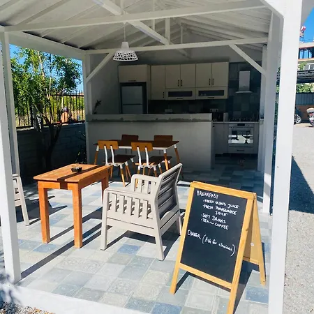 Airport Blue Eye Apartment: Convenient Stopover