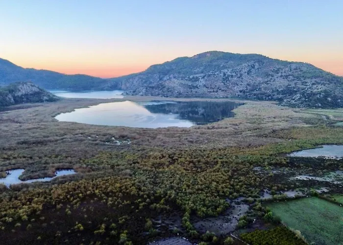 Airport Blue Eye 5 Km Form Airport Appartement *