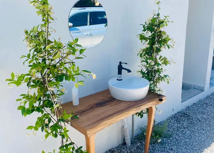 Airport Blue Eye 5 Km Form Airport شقة