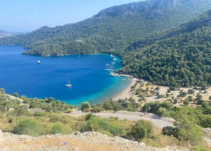 Airport Blue Eye 5 Km Form Airport شقة *